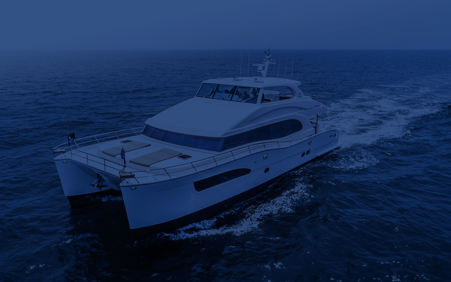 Multi hull power boat shipping